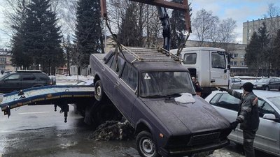 У Львові з вулиць забрали ще 7 занедбаних транспортних засобів