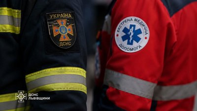 На Львівщині надзвичайники врятували велосипедиста похилого віку, який впав у річку