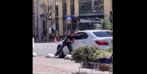 У столиці водій "Lexus" вдарив ножем водія евакуатора: відео