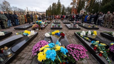 У День Гідності та Свободи у Львові вшанували полеглих борців за волю України (ФОТО)