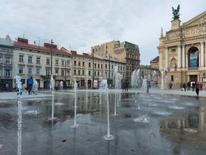 У Львові запрацював новий фонтан перед Оперним театром (фото, відео)