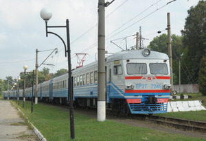 Львівська залізниця збільшила кількість потягів, які зупинятимуться на станції Задорожне