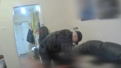 Львівські патрульні зупинили сильну кровотечу в чоловіка до приїзду медиків (ВІДЕО)