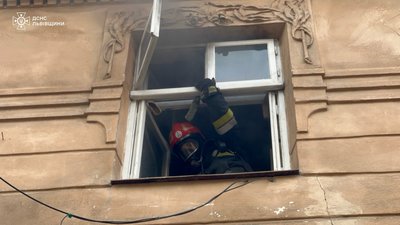 У Львові під час пожежі врятували 89-річну жінку