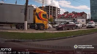 П’яний працівник ТЦК тікаючи від поліції в’їхав в автомобілі патрульних на Тернопільщині (ВІДЕО)