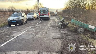 На Львівщині мікроавтобус зіткнувся з мотоблоком