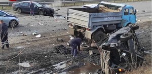 Автівки в брухт: під Києвом сталася масштабна ДТП (фото)