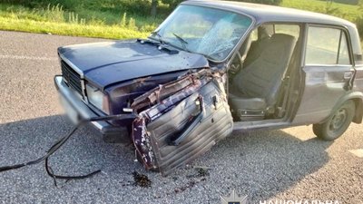 У ДТП на Київщині загинула жінка, яка штовхала свою автівку