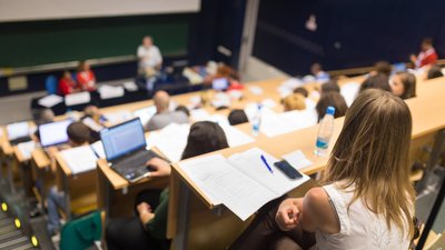 У МОН заявили, що в Україні забагато університетів