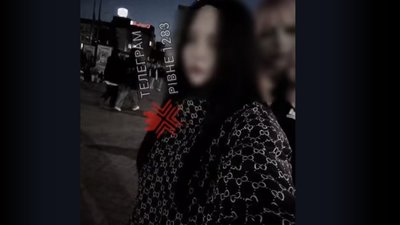 У Рівному дівчата знімали відео під російську музику біля портретів загиблих Героїв