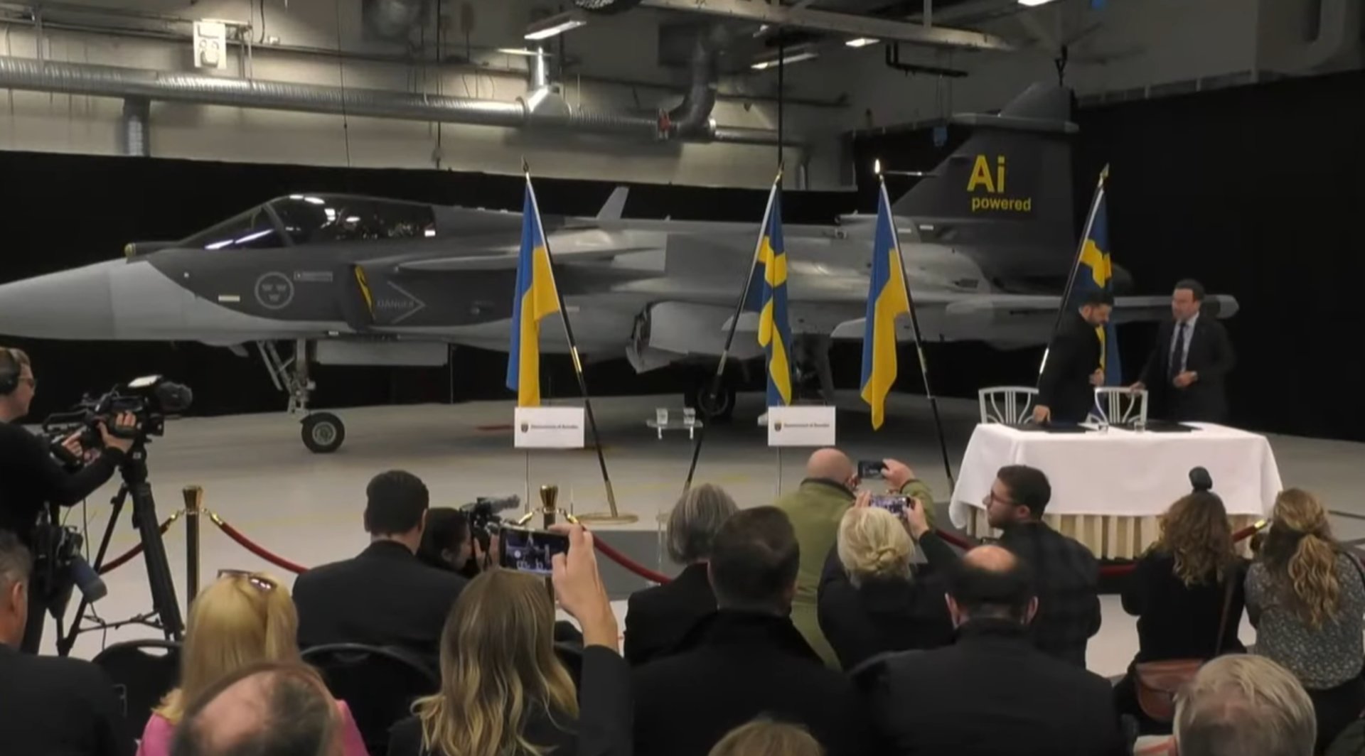 Україна отримає шведські винищувачі Gripen