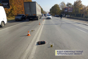 У Тернополі водій збив слідчу, яка приїхала обстежувати місце крадіжки (ФОТО)