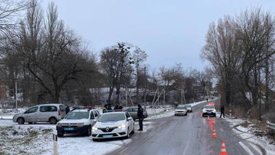 На Рівненщині автомобіль збив людей і дитину на місці зупинки громадського транспорту (ФОТО, ВІДЕО)