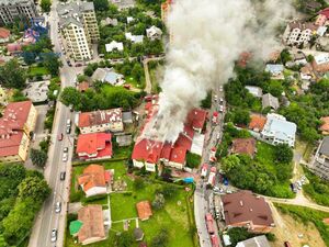 Пожежники прокоментували загоряння готелю на Львівщині (ФОТО)