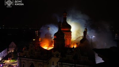 Під час масованої атаки по Києву пошкоджені Лавра, Арсенал, студія Довженка, житлова забудова