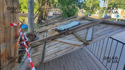 В Івано-Франківську на чоловіка впав будівельний паркан