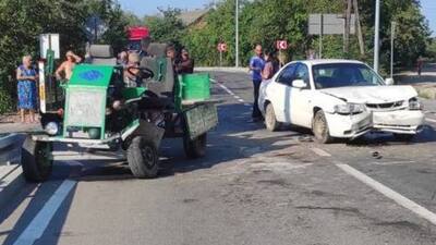 У Львівській області сталося зіткнення легковика з трактором, двоє постраждалих (ФОТО)