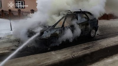 На Львівщині під час руху загорівся автомобіль