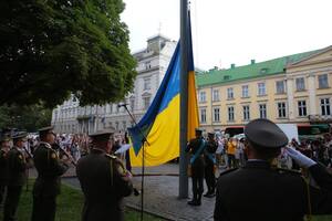 У Львові урочисто підняли стяг України (ФОТО)