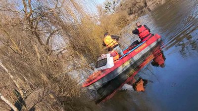 На Львівщині з водойми дістали тіло чоловіка
