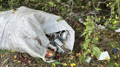 На Львівщині біля водоспаду виявлено звалище побутового сміття