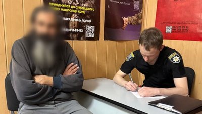 У Києві затримали оголеного чоловіка, який гуляв Хрещатиком
