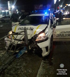 У Києві нетверезий водій на швидкості в’їхав в поліцейський Prius