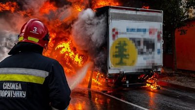 У Львові на ходу спалахнула вантажівка