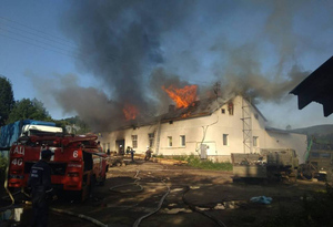 У Бориславі на Львівщині з пожежі врятовано 2 автомобілі й будинок