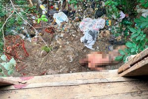 Фото: Прокуратура України. Місце, де виявили чоловіка після падіння з горища.