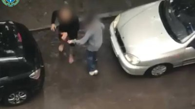 У Харкові чоловік вистрілив у ветерана ЗСУ, а потім побив його (ВІДЕО)