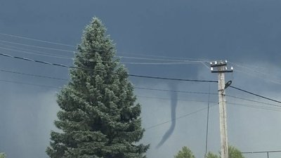 На Львівщині помітили смерч (ВІДЕО)