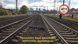 Не дійшов 100 м: у Києві  поїзд збив чоловіка (фото та відео 18+)