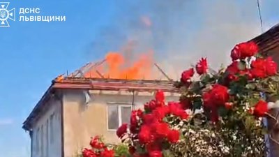 На Львівщині вогнеборці ліквідували масштабну пожежу (ВІДЕО)