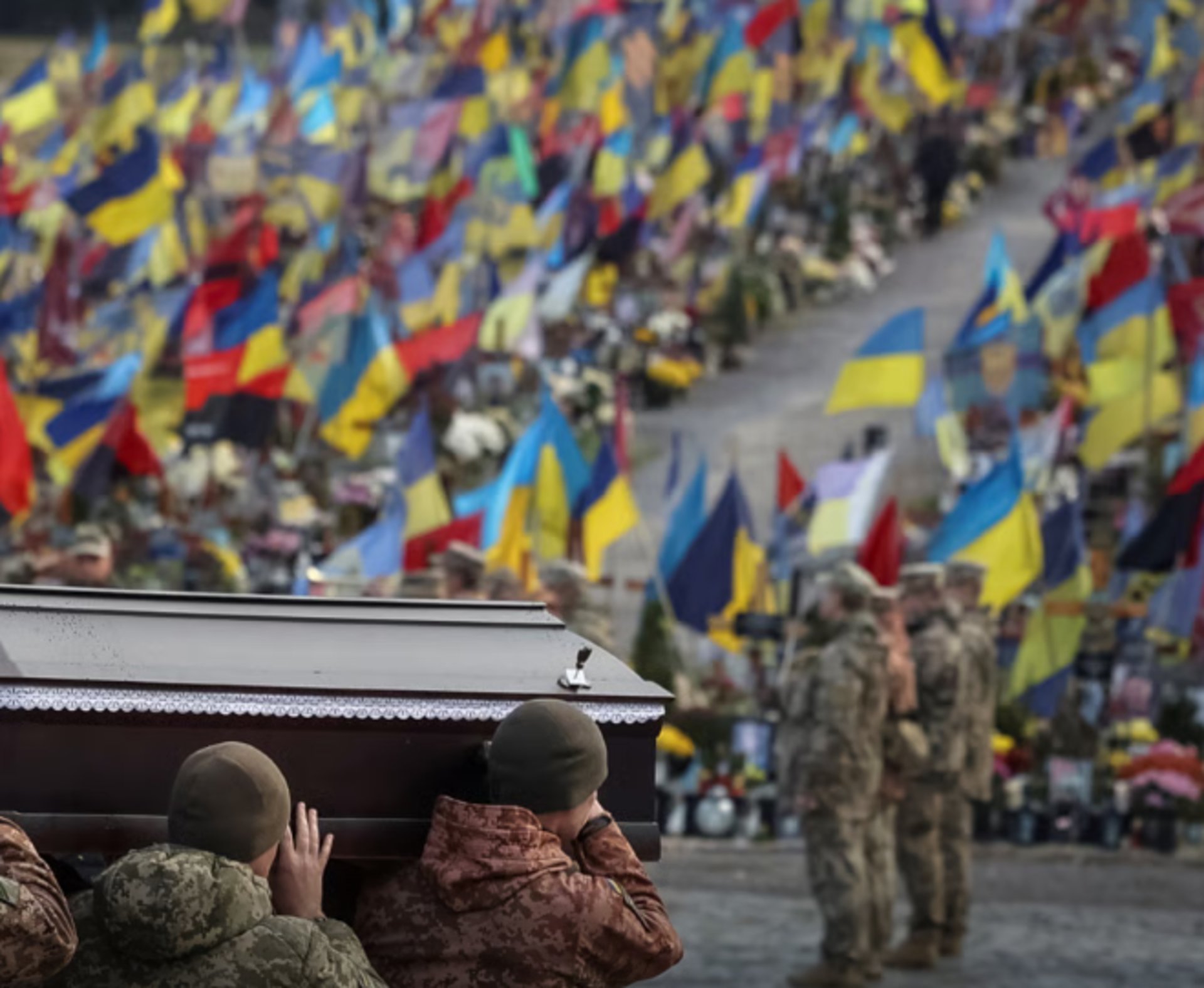 Львівщина сьогодні проводить в останню земну дорогу п’ятьох воїнів і жінку-військовослужбовицю