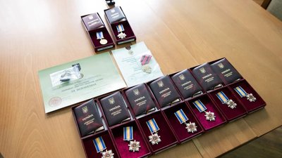 Родинам сімох загиблих та двох зниклих безвісти захисників з Дрогобиччини вручили ордени «За мужність»