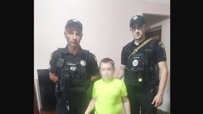 На Львівщині поліцейські оперативно розшукали 9-річного хлопчика, який заблукав