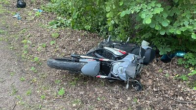 Обидва водії - неповнолітні: на Львівщині зіткнулися мотоцикл та скутер (ФОТО)