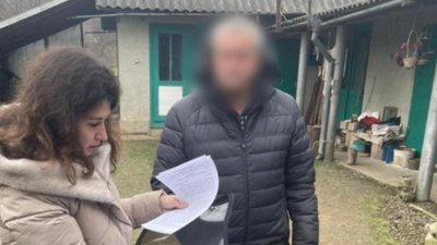 У приміщенні магазину на Закарпатті 67-річний чоловік займався розбещенням малолітніх