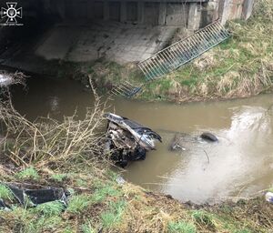 На Львівщині водій злетів у річку (ФОТО)