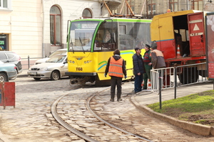 У Львові щодо утримання трамвайних та тролейбусних ліній виявили чимало грубих порушень (ФОТО)