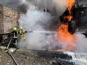 ДСНС ліквідувала пожежу на місці ракетного удару по Рівненщині (ФОТО)