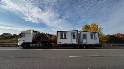 Біля Львова зіткнулися вантажівка та кросовер: є травмований (ФОТО)