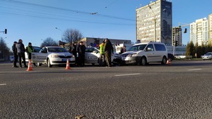 У Львові на Стрийській сталися дві ДТП на одному перехресті (фото)