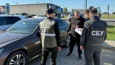 Контрабанда автомобілів під виглядом гумдопомоги: на Львівщині оголосили про підозри організаторам схеми (ФОТО)