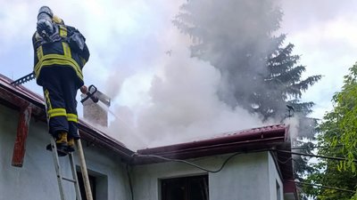 На Львівщині горів житловий будинок