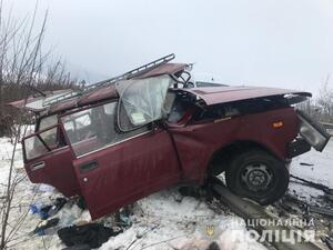 На Закарпатті у потрійній ДТП загинув водій автомобіля (фото, відео)