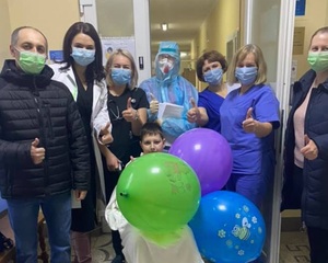 14-річного хлопчика з COVID-19 від’єднали від ШВЛ та перевезли до палати (фото)