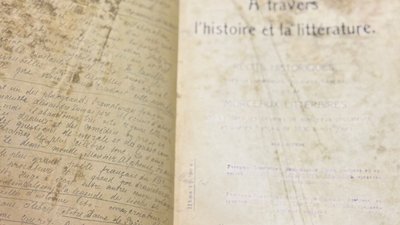 На кордоні з Польщею у Львівській області затримали авто з 50 старовинними книгами (ФОТО)