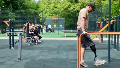 У Львові у парку «Знесіння» облаштували новий інклюзивний спортивний простір